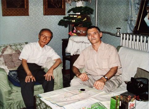  画像説明文 「1993年」に北京でオエスト教授と愛新覚羅溥傑氏